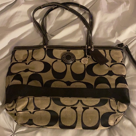 COACH 👛 🌺💕👛 - Picture 8 of 8